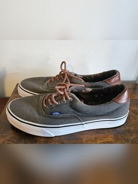 Vans Men’s Gray Canvas Low-Top Sneakers with Brown Accents